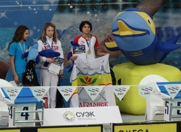Вероника Кучеренко из Волгодонска завоевала «золото» на Всероссийских соревнованиях по плаванию