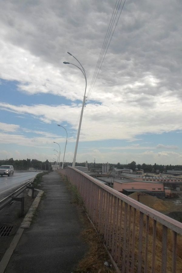 В Волгодонске на судоходном канале грозят упасть фонарные столбы