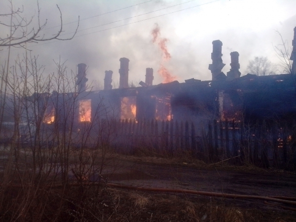 В Мартыновском районе сгорел одноэтажный дом на Советской