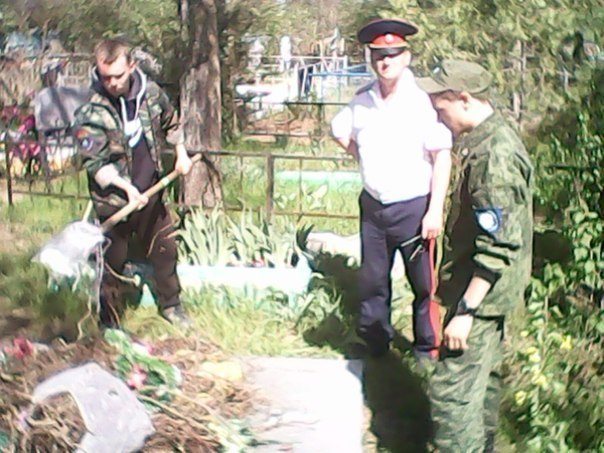 «Донцы» провели субботник на старом кладбище Волгодонска