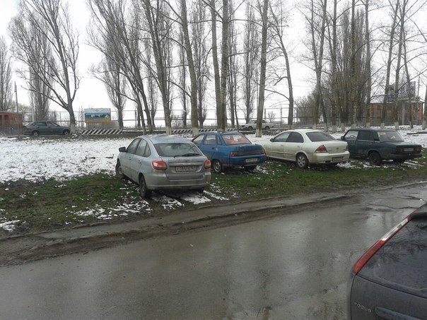 «Вот, как паркуются возле школы Полиции» – читатель «Блокнота»