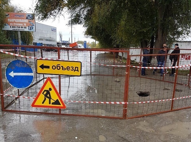Из-за аварийного обрушения свода коллектора движение по Ростовскому шоссе перекрыто