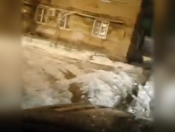 Куда смотрят городские власти, непонятно, - житель Волгодонска об очистке снега во дворах