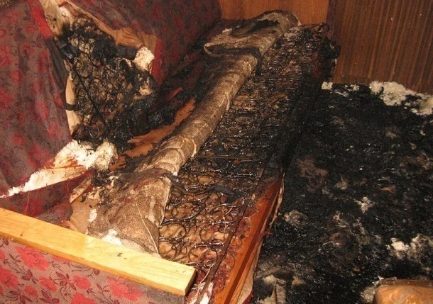 Курильщик заживо сгорел в своей постели