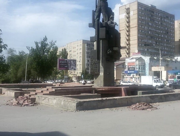 В Волгодонске приступили к благоустройству фонтана на Комсомольской площади