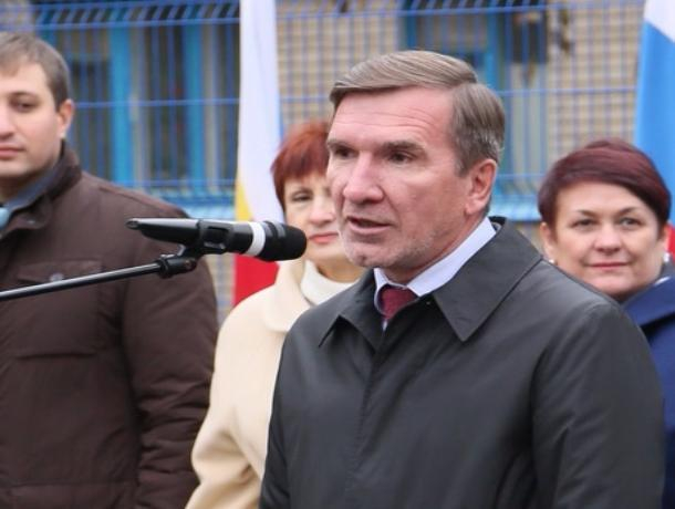 Гуськов указал не недоработку в строительстве детсада в Красном Яру и посоветовал подумать о строительстве новой школы в Волгодонске