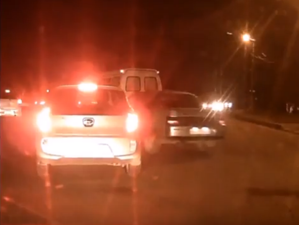 Уставшие от автохамства волгодонцы сняли видео многочисленных нарушений на улице Железнодорожная