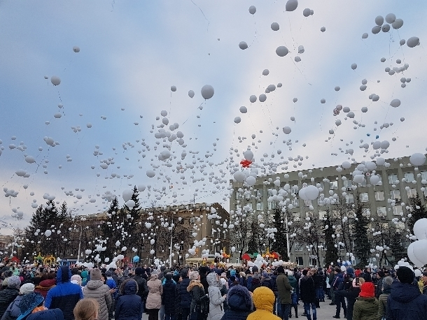 Сотни белых шаров запустят в небо волгодонцы в память о погибших в Кемерово