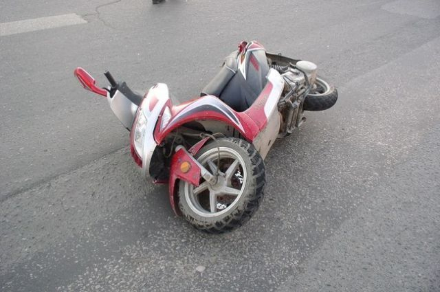 В ДТП в Мартыновском районе пострадала 14-летняя пассажирка скутера