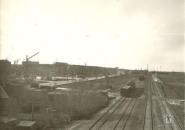 Волгодонск прежде и теперь: железная дорога с путепровода 35 лет назад