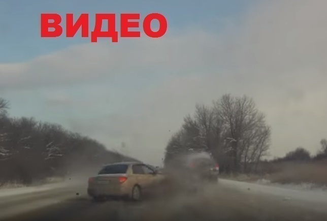 Появилось видео ДТП на автодороге Ольгинская-Волгодонск, в котором погибли женщина и 16-летняя девушка