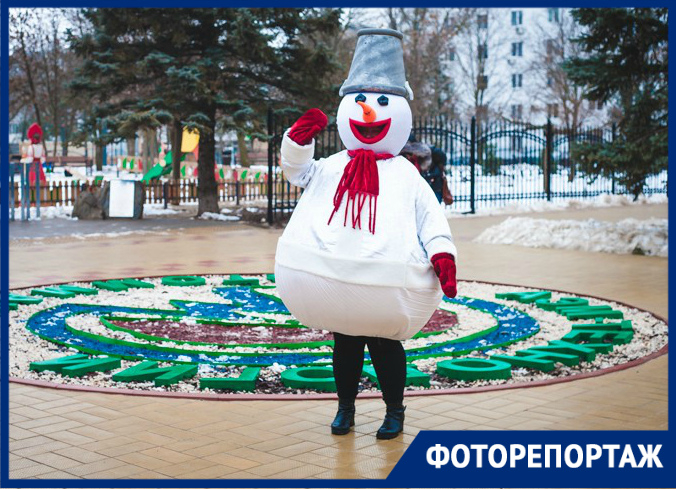 Снегур со Снегурочкой и казаками открыли аллею «Атоммаша» у сквера «Дружба»