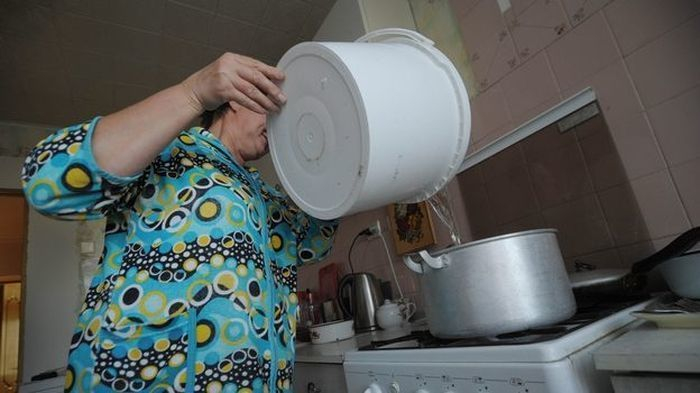 Жители нескольких домов в Волгодонске почти месяц живут без горячей воды