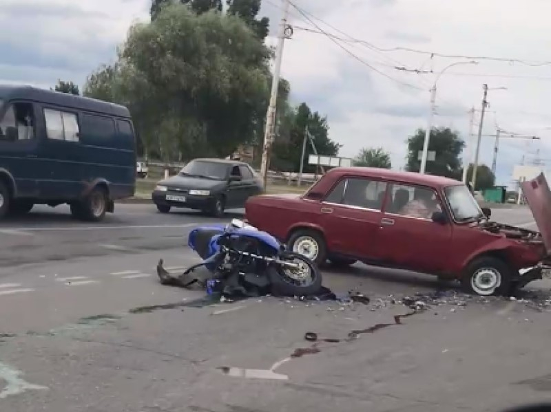 ДТП мотоцикла и «пятерки» произошло на Жуковском шоссе в Волгодонске