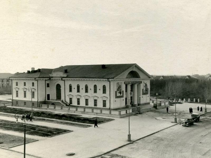 65 лет назад депутаты передали дворец культуры в Волгодонске «Цимлянской лесобазе»