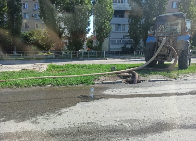 Улицы Горького и 30 лет Победы затопило водой