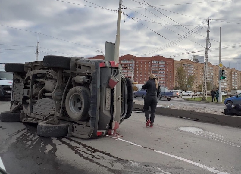 «Ленд Крузер 200» упал на бок: серьезная авария с пострадавшими в Волгодонске