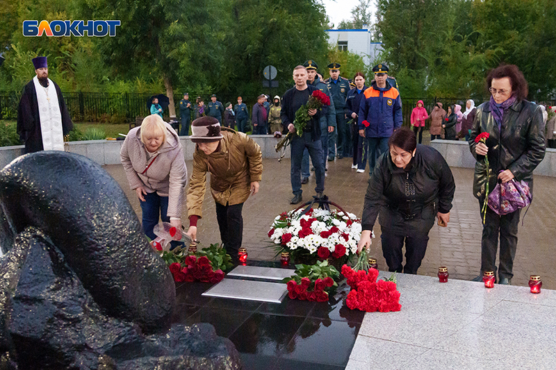 Март 2012 года теракт. Памятник жертвам теракта в Волгодонске. Волгодонск 1999 год теракт.