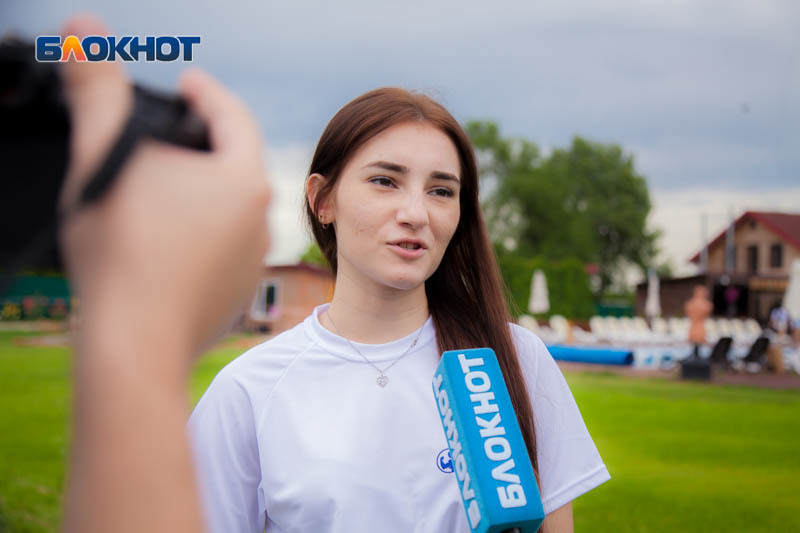 Нервы помешали Ольге Кравченко прыгнуть с разбега дальше всех на спортивном этапе «Мисс Блокнот»