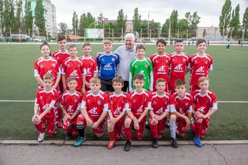 Легенда советского футбола Евгений Ловчев побывал на турнире по футболу в Волгодонске