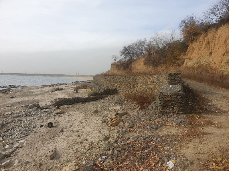 В Цимлянске готовятся к ремонту спасающих город от водохранилища укреплений