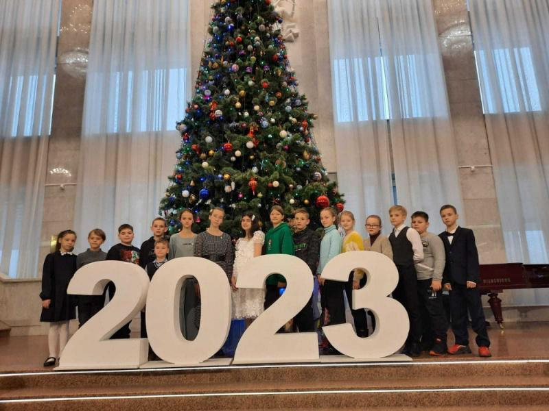 На губернаторской новогодней елке побывали 16 юных волгодонцев