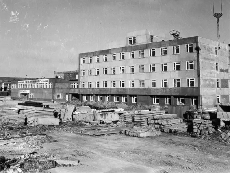 46 лет назад был завершен проект завода по производству многоэтажек в ...