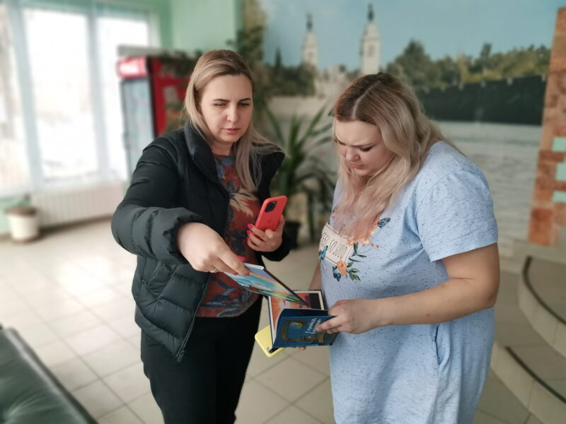 Книги в подарок от волгодонцев получили беженцы из ДНР и ЛНР