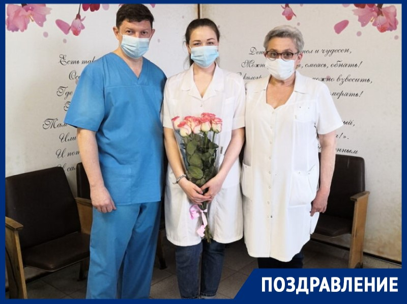 Работающая в ковидном госпитале врач-терапевт Нина Склярова отмечает день рождения