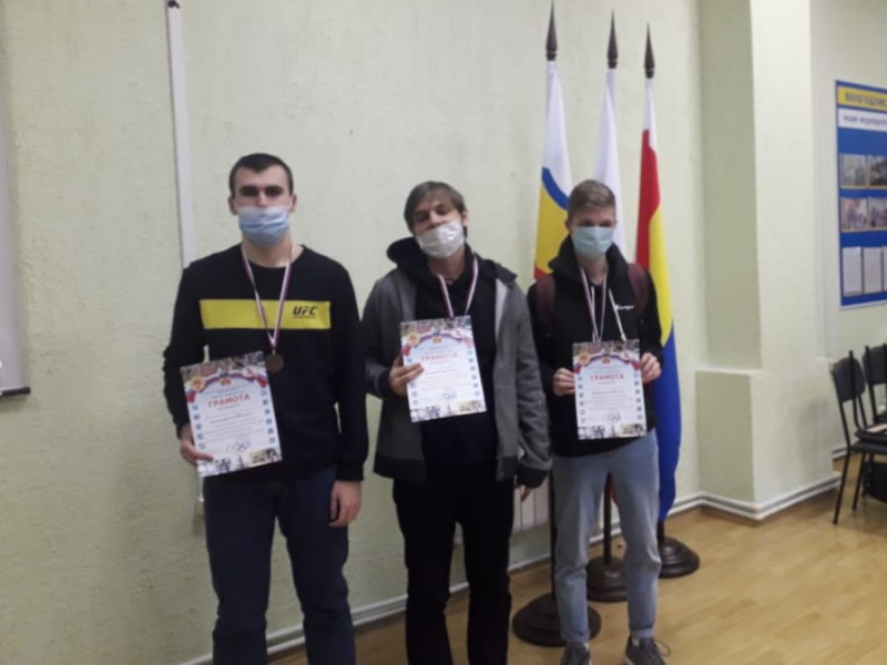 Волгодонские студенты соревновались в шахматном спорте: борьба среди юношей была оживленной