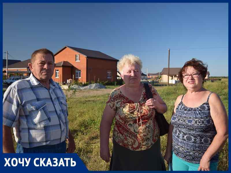 «Мы ходим в сапогах до настоящей дороги»: жители В-Е о тотальном ...