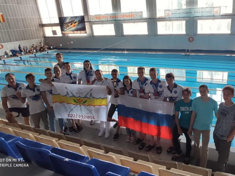 Россыпь наград завоевали волгодонские спортсмены на кубке региона по плаванию