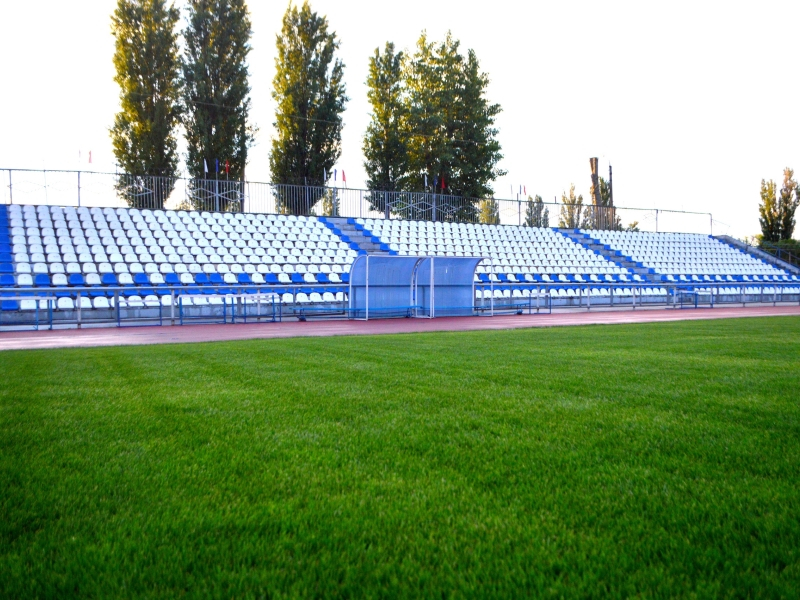 В Волгодонске газон стадиона «Труд» остался без полива