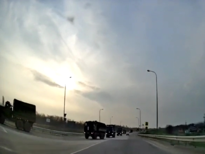 Колонну военной техники заметили автомобилисты в нескольких километрах от Волгодонска
