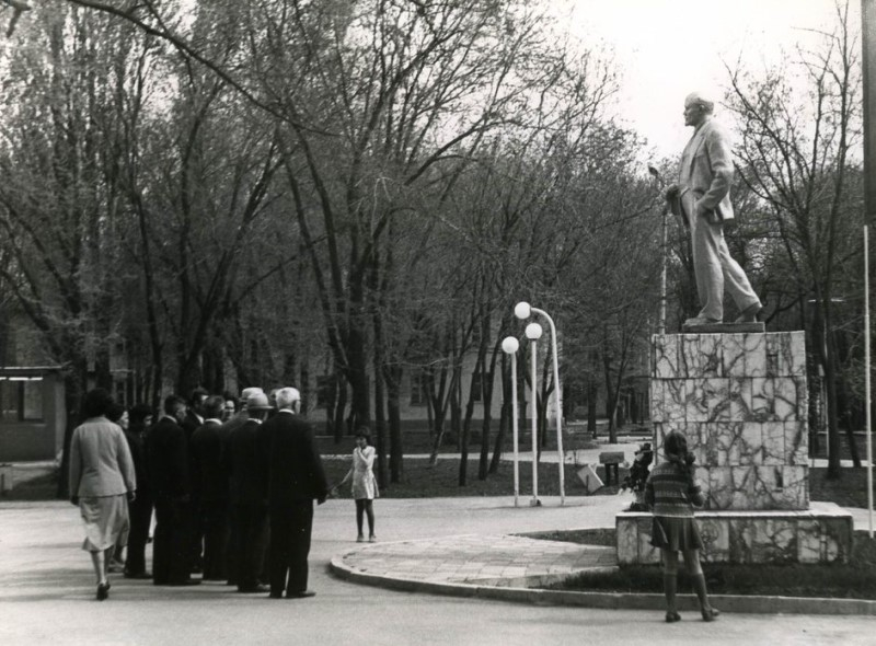 61 год назад в холодный и дождливый день в Волгодонске открыли памятник Ленину