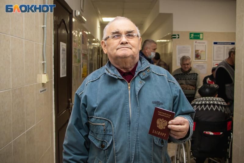 «Я еще молод и красив»: бывший бомж с Курчатова получил паспорт и рассказал о планах на жизнь