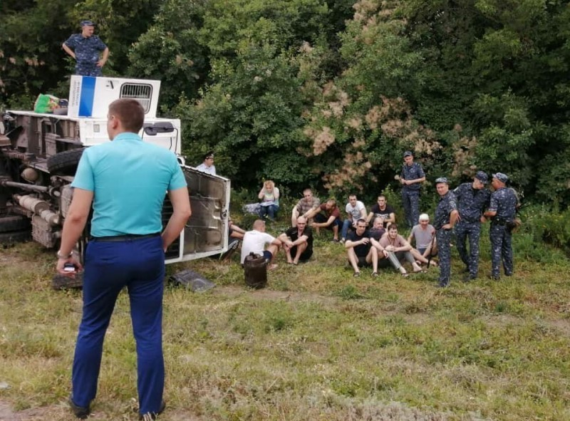 Автозак с заключенными из Волгодонска перевернулся на трассе Цимлянск-Шахты