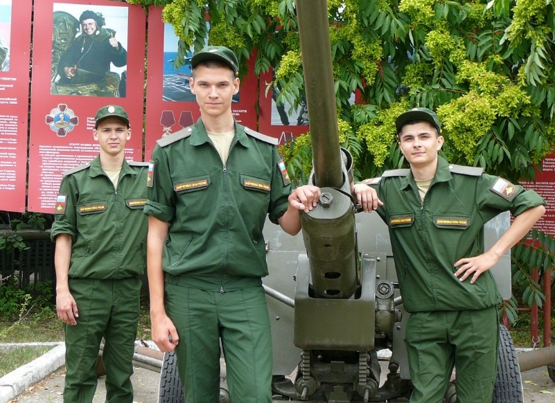 Два казака-призывника из Волгодонска отправились на службу в уникальный поисковый батальон