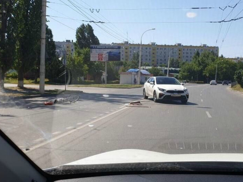 Велосипедист попал под колеса «Киа» на Энтузиастов в Волгодонске