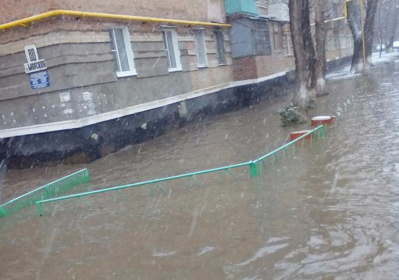 Автомобилисты Волгодонска подсчитывают ущерб от субботнего потопа