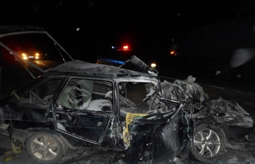 На трассе Ростов-Волгодонск в жутком ДТП погибли двое молодых людей
