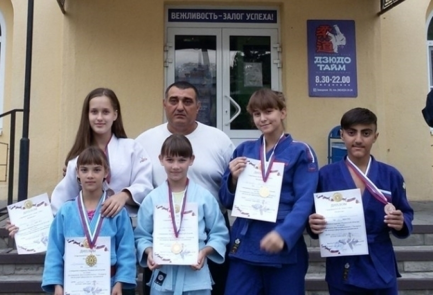 Волгодонские дзюдоисты вернулись с областного турнира с медалями