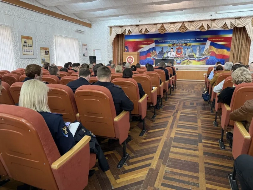 Честь имею: в полиции Волгодонска встретились две эпохи