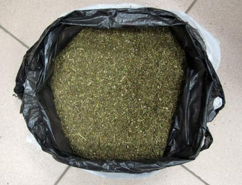 В Мартыновке у дедушки нашли килограмм марихуаны 