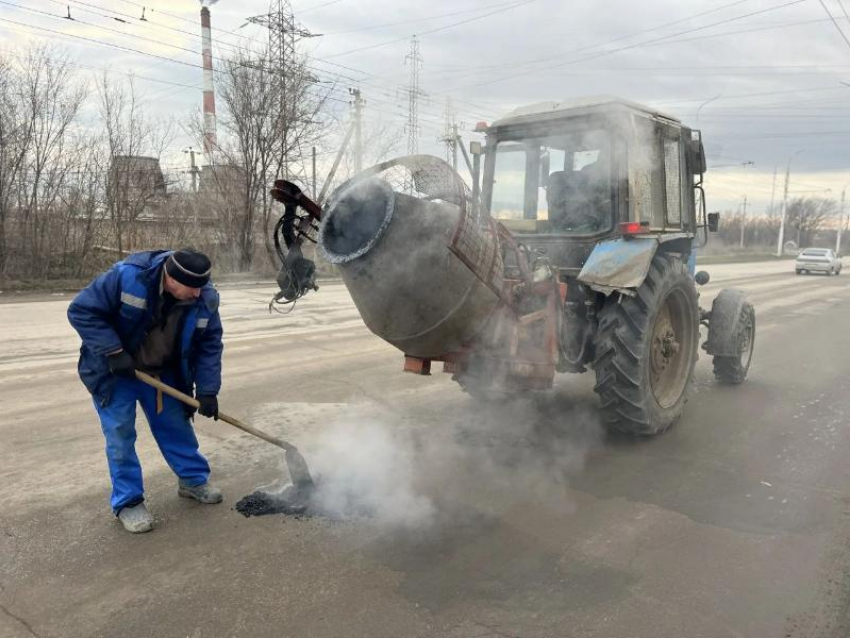 В Волгодонске проведен ямочный ремонт дорог