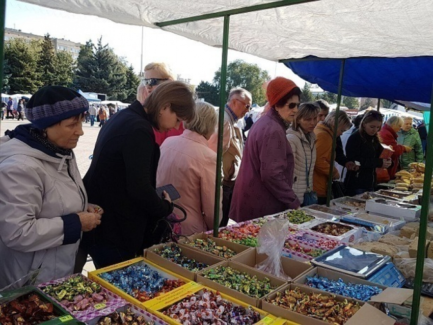 В Волгодонске проходит ярмарка «выходного дня»
