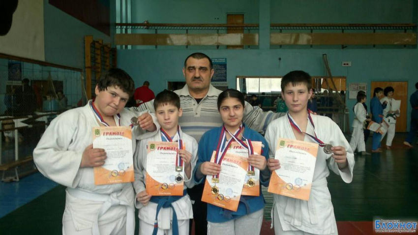Волгодонские спортсмены привезли семь медалей с турнира по дзюдо