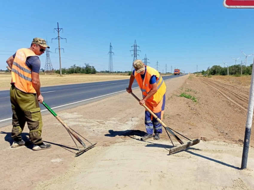 В Зимовниковском районе заканчивают ремонт дороги на Краснодар 