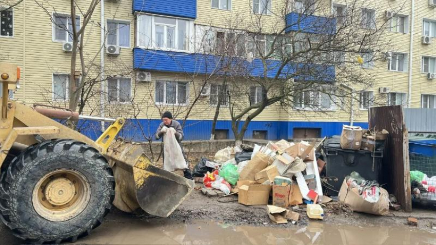 Волгодонск становится чище: коммунальщики продолжают борьбу с мусором на улицах города