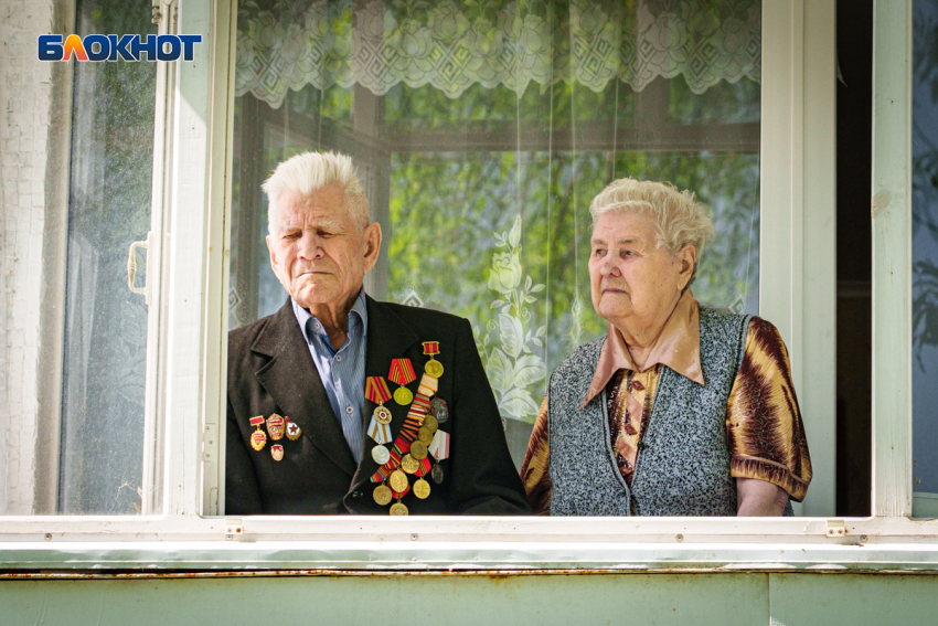 Праздник со слезами на глазах: как в Волгодонске поздравили ветеранов Великой Отечественной войны